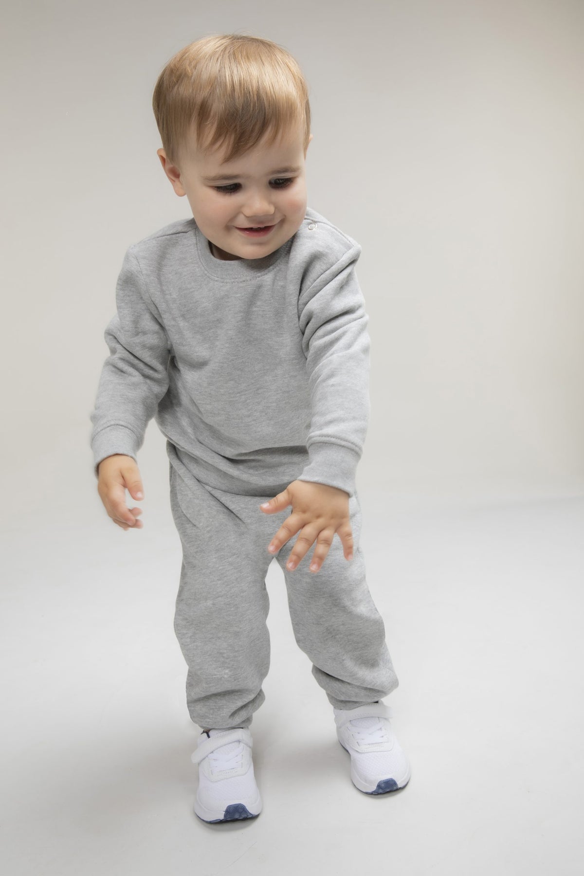 Crew neck sweatshirt with shoulder poppers