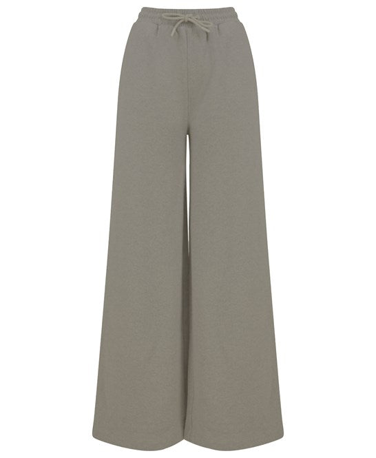 Women's sustainable fashion wide leg joggers